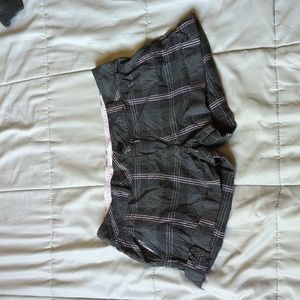 Roxy plaid size 7 pink black shorts